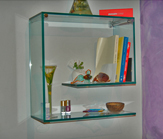 Mensola realizzata con vetro float 10 mm in colata con lampada ad ultravioletti